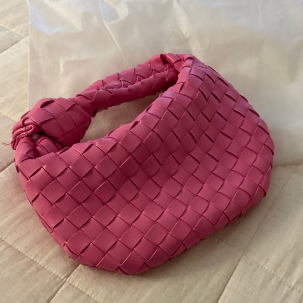 Elegant Pink Woven Shoulder Bag - Picture 6 of 6